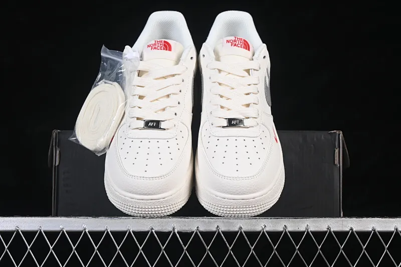 All categories Nk Air Force 1 Air Force series Nk Air Force 1 Low Air Force low top Nike Air Force 1'07 Low North Face co-branded beige gray red label Air Force 1 low top casual sneakers MM3399-802